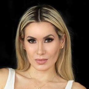 Paula Andrea Fernandez's Net Worth