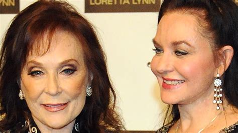 Personal Life: Crystal Gayle's Family and Relationships