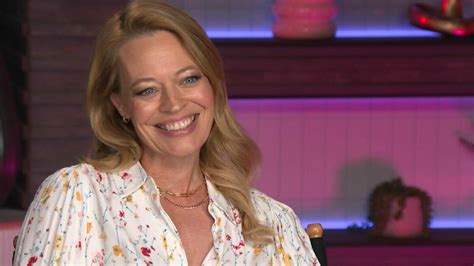 Physical Appearance: Jeri Ryan's Height, Measurements