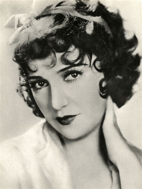 Physical Characteristics of Bebe Daniels