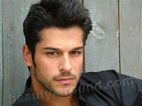 Physical Description of the Turkish Actor