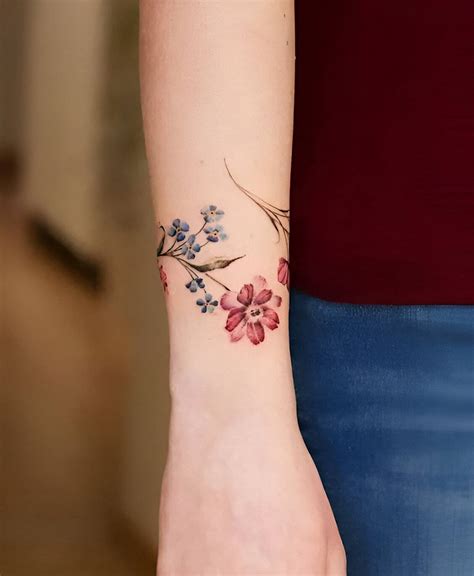 Picturing a Fashionable Wrist Tattoo? Discover Trendy Inspirations and Stand Out!