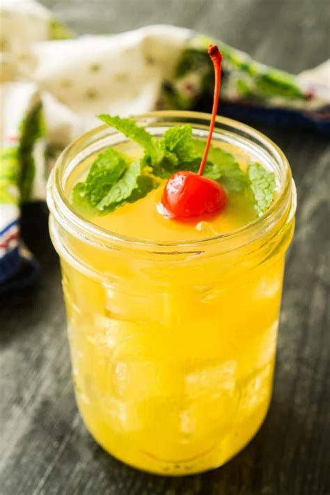 Pineapple Juice Cocktails: Mixing Tropical Flavors for an Exquisite Party Drink