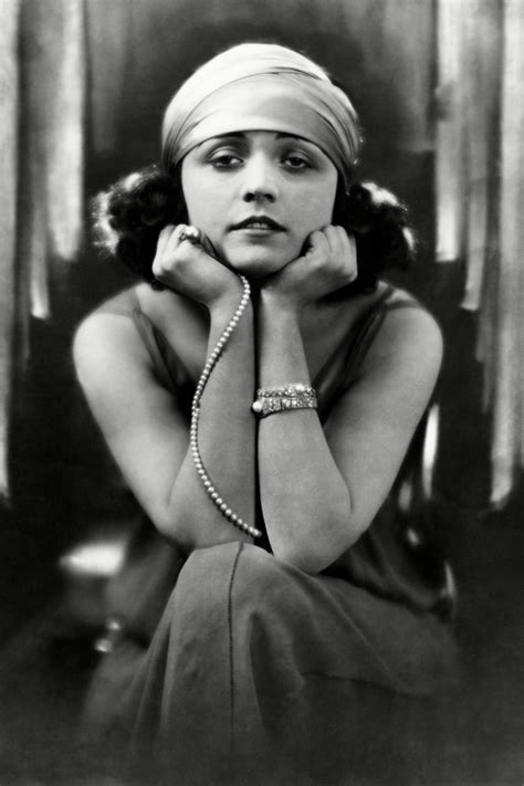 Pola Negri's Iconic Style and Fashion