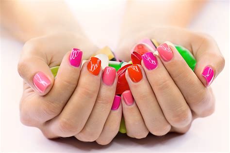 Professional Touch: Explore the Advantages of Getting Your Nails Painted by an Expert