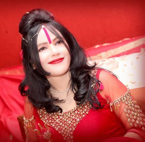 Radhe Maa's Fashion Style and Image