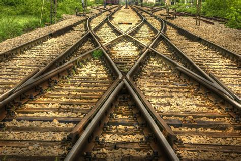 Real Life Connections: How the Imagery of Intersecting Railway Paths Relates to Everyday Experiences