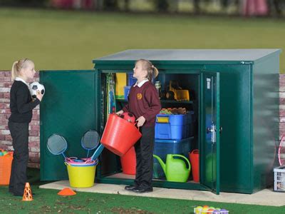 Reflecting on Personal Memories through the Perspective of the School Storage Unit