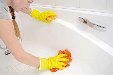 Rejuvenating Your Bathtub: Effortless Techniques for Cleaning
