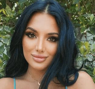 Riley Riviera: Net Worth and Body Measurements