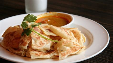 Roti in Indian Street Food: Uncover the vibrant street food culture surrounding Roti