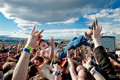 Safety First: Tips and Precautions for a Successful Crowd Surfing Experience