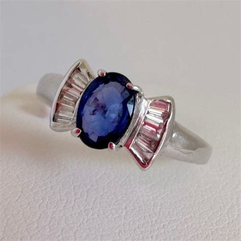 Sapphire Ring Etiquette: The Art of Wearing and Admiring Them