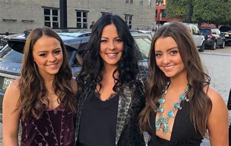 Sara Evans: A Family Woman