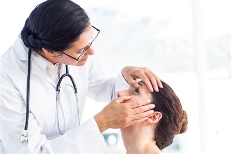 Seeking Medical Attention: When to Visit an Eye Care Professional