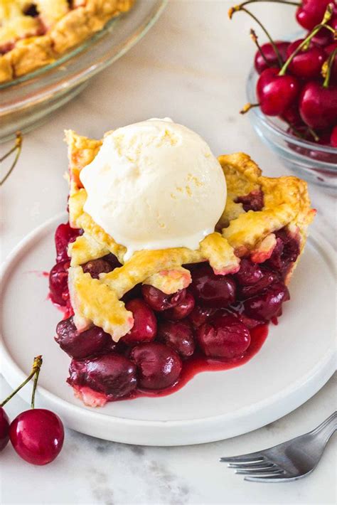 Serving and Enjoying Your Homemade Cherry Pie