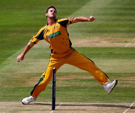 Shaun Tait's Impressive Fast Bowling Style