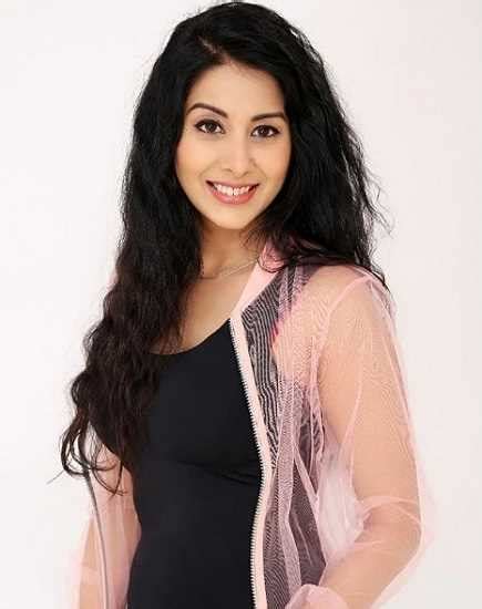 Simran Khanna's Physical Appearance and Height