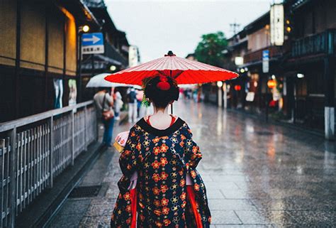 Sobriety and Etiquette: The Lifestyle and Values of the Geisha