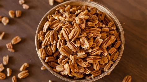 Storing and Preserving Pecans: Helpful Tips for Maintaining Freshness and Flavor