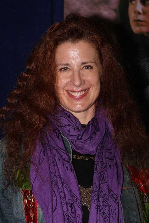 Suzie Plakson: A Brief Biography