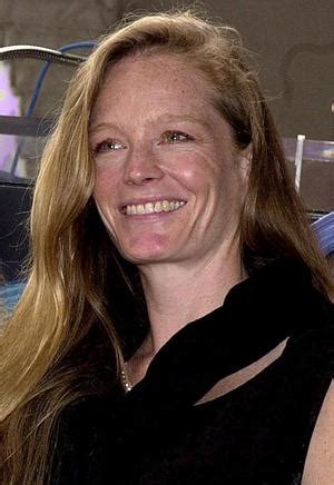 Suzy Amis Height: Stats and Details