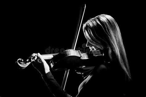 Symbolism in Dreams: Deciphering the Presence of Violin Players