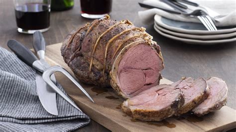 The Art of Carving: Unlock the Secrets of Presenting a Perfectly Cooked Lamb Leg