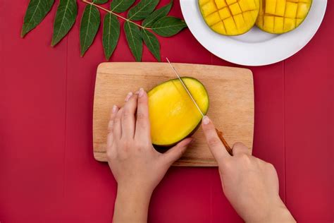 The Art of Selecting and Ripening Mangoes: Tips for Ultimate Sweetness