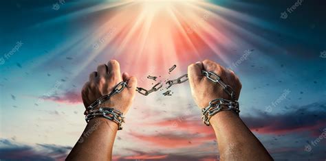 The Broken Chain as a Representation of Freedom