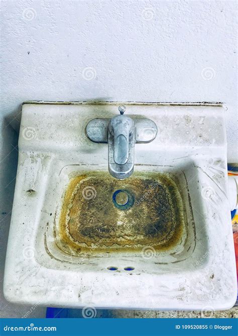 The Dirty Sink: Reflecting Inner Distress