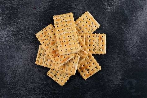 The Enigmatic Appeal of Crackers in Dreams