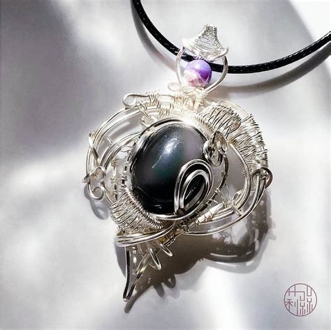 The Fascinating History of Obsidian Necklaces