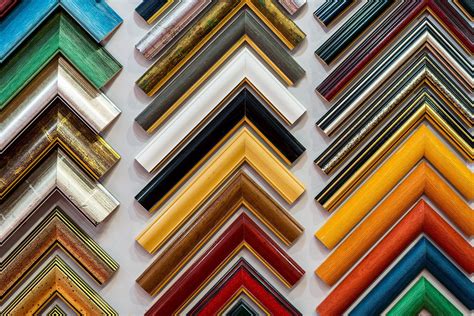 The Frame Game: Selecting the Perfect Frame Material for Your Mirror