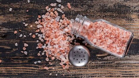 The Health Benefits and Nutritional Value of Consuming Rock Salt