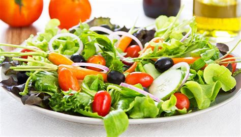 The Health Benefits of Consuming Salads