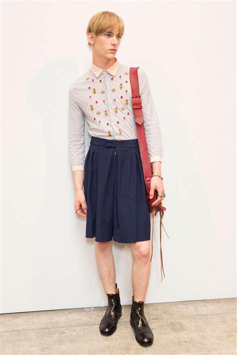 The Intersection of Fashion and Gender: Exploring the Depth of Men's Skirt-Wearing