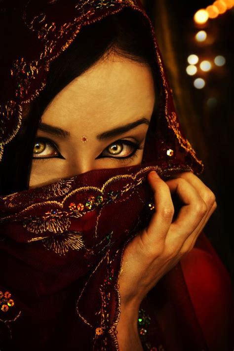 The Intriguing Significance of a Green-Eyed Companion: Deciphering the Veiled Symbolisms