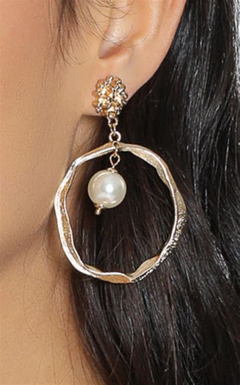 The Irresistible Allure of Pearl Jewelry: An Eternal Elegance