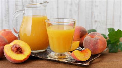 The Irresistible Taste of Fresh Peach Juice