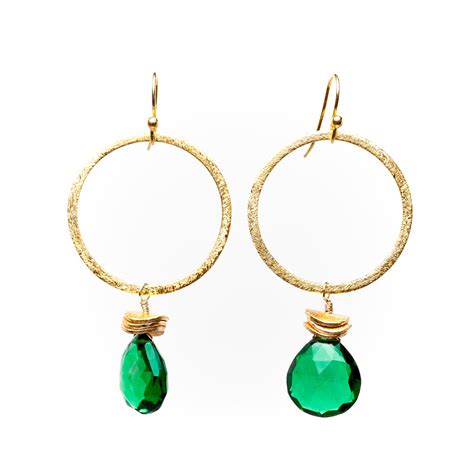 The Legends and Myths Associated with Enchanting Green Gemstone Earrings: Tales of Romance and Potency