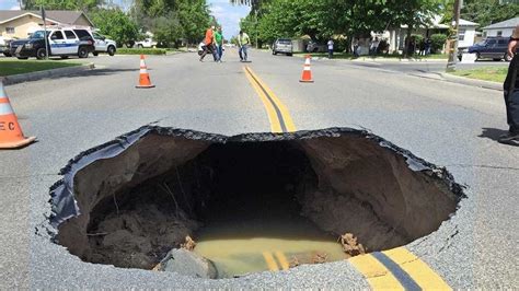 The Link Between Dreams of Collapsed Roads and Life's Challenges