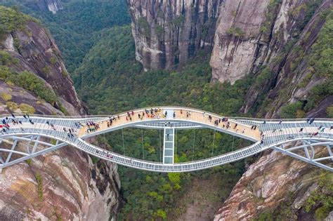 The Mesmerizing Splendor of Glass Bridges: Soaring Above the Earth