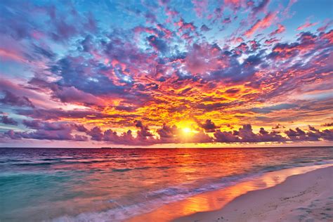 The Power of Nature: Revealing the Enchanting Beauty of Seaside Sunsets