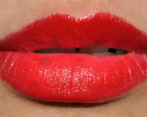 The Power of Red: Exploring the Allure of Scarlet Lips