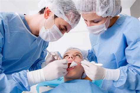 The Relationship between Oral Surgery Dreams and Problems in Communication