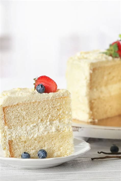 The Secrets of Moist and Delicious Cakes: How to Keep Your Creations Fresh and Flavorful