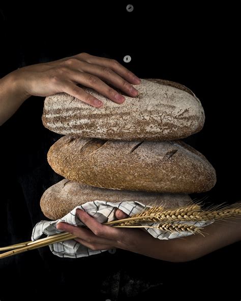 The Significance of Bread as a Metaphor for Emotional and Spiritual Nourishment in Dreams