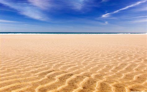 The Significance of Context: Understanding the Surroundings of Sand in Water Dreams