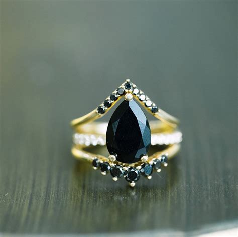 The Significance of Onyx Gemstone Engagement Rings